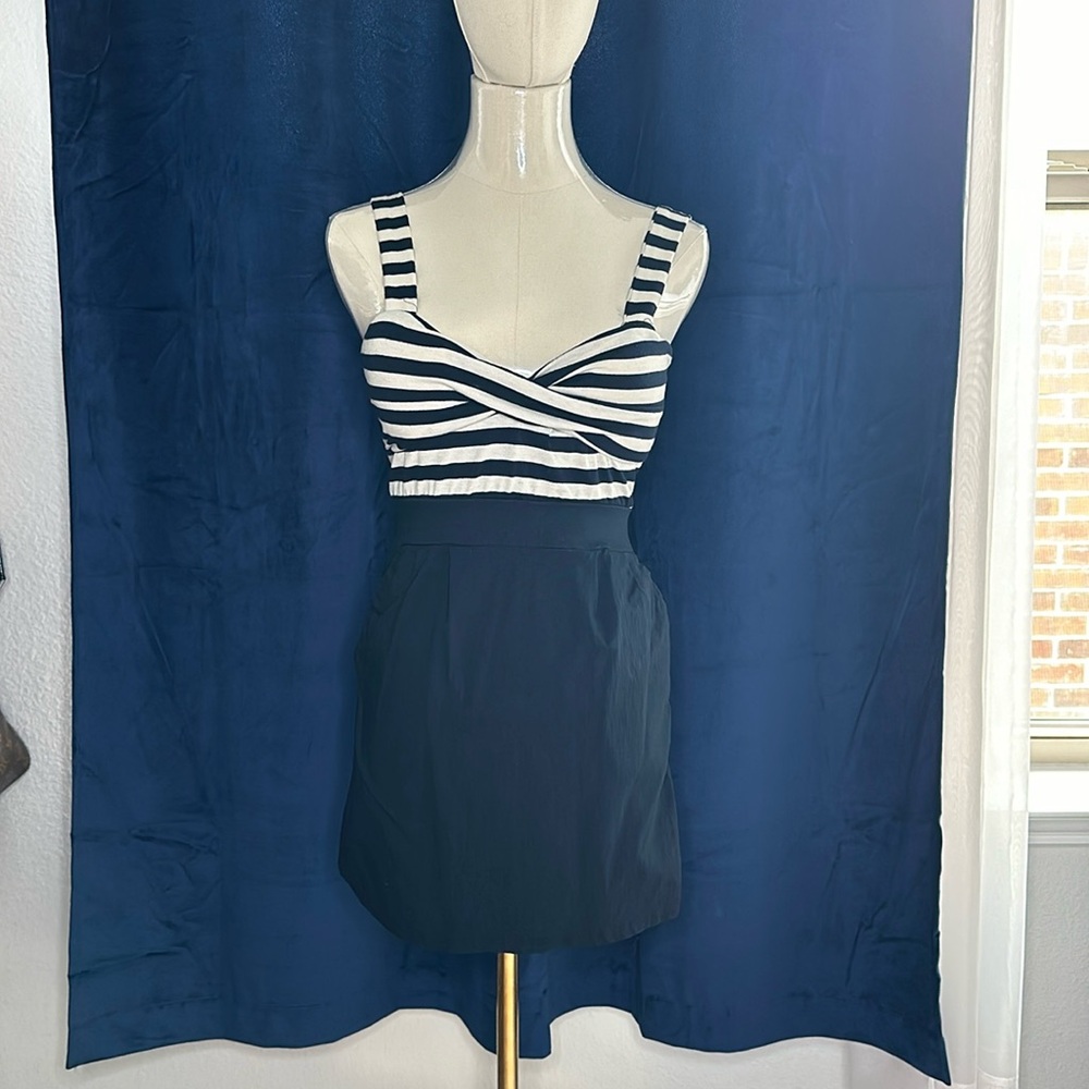 Adorable navy ad white skirt dress